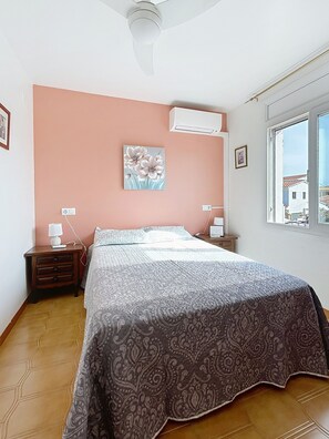 2 makuuhuonetta, silitysrauta/-lauta, ilmainen Wi-Fi