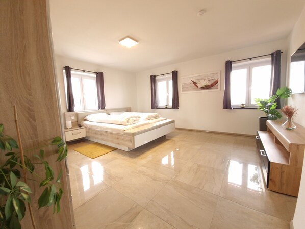 3 chambres, lit parapluie, Wi-Fi gratuit, draps fournis