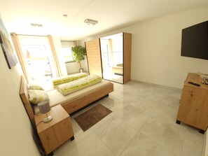 3 Schlafzimmer, Reisekinderbett, kostenloses WLAN, Bettwäsche