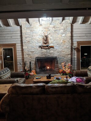 Interior - Windsong at Carte's Cabin (Ellijay)