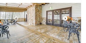 Outdoor dining - Windsong at Carte's Cabin (Ellijay)