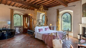 4 Schlafzimmer, Schreibtisch, Bügeleisen/Bügelbrett, kostenloses WLAN