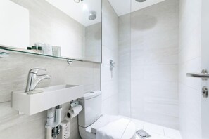 Hårføner og håndklær