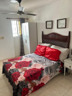 2 habitaciones, tabla de planchar con plancha, wifi y ropa de cama 