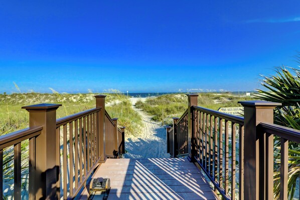 Property grounds - 3 Bed/3 Bath Villa on the Fourth Floor with Panoramic Ocean/Pool Views (Hilton Head)