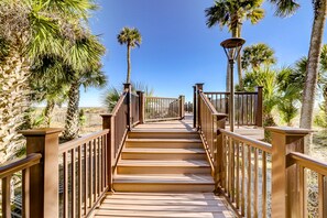 Property grounds - 3 Bed/3 Bath Villa on the Fourth Floor with Panoramic Ocean/Pool Views (Hilton Head)