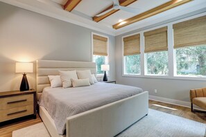 5 bedrooms, iron/ironing board, WiFi, bed sheets