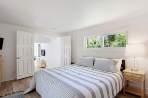 3 bedrooms, desk, iron/ironing board, WiFi