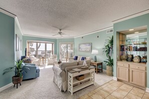Interior - Enjoy your Hilton Head Island vacation in this tropical third floor getaway. (Hilton Head Island)