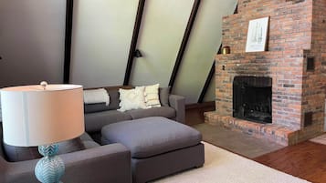 Smart TV, caminetto, studio