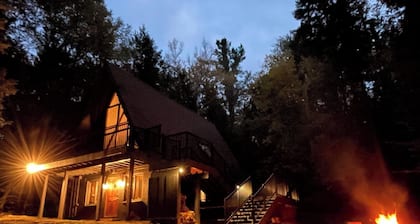 Family-friendly A-Frame near Stratton, Bromley & Magic — hot tub retreat in the quiet, peaceful woods