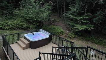 Bain à remous extérieur