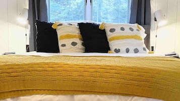 4 bedrooms, desk, iron/ironing board, travel cot