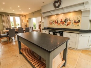 Cottage | Private kitchen | Fridge, dishwasher, electric kettle, toaster - Fontburn Farmhouse (Morpeth)