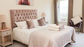 Cottage | 5 bedrooms, individually decorated, individually furnished, free WiFi