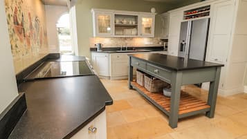 Casa de campo | Cozinha privada | Geladeira, lava-louças, chaleira elétrica, torradeira
