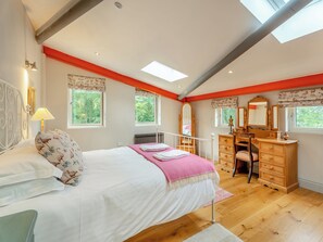3 bedrooms, WiFi (free), bed sheets