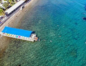 Private beach, white sand, free beach shuttle, sun loungers - Gulet Tiny House Hotel (Ayvacik)