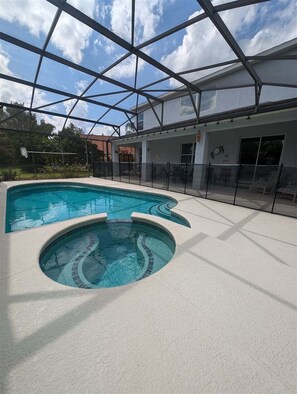 A heated pool - 558- Stunning 5BR 4.5BA Veranda Palms Villa w/ South-Facing Pool, Spa & No Rear Neighbors (Kissimmee)