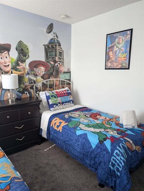 5 bedrooms, iron/ironing board, free WiFi, bed sheets