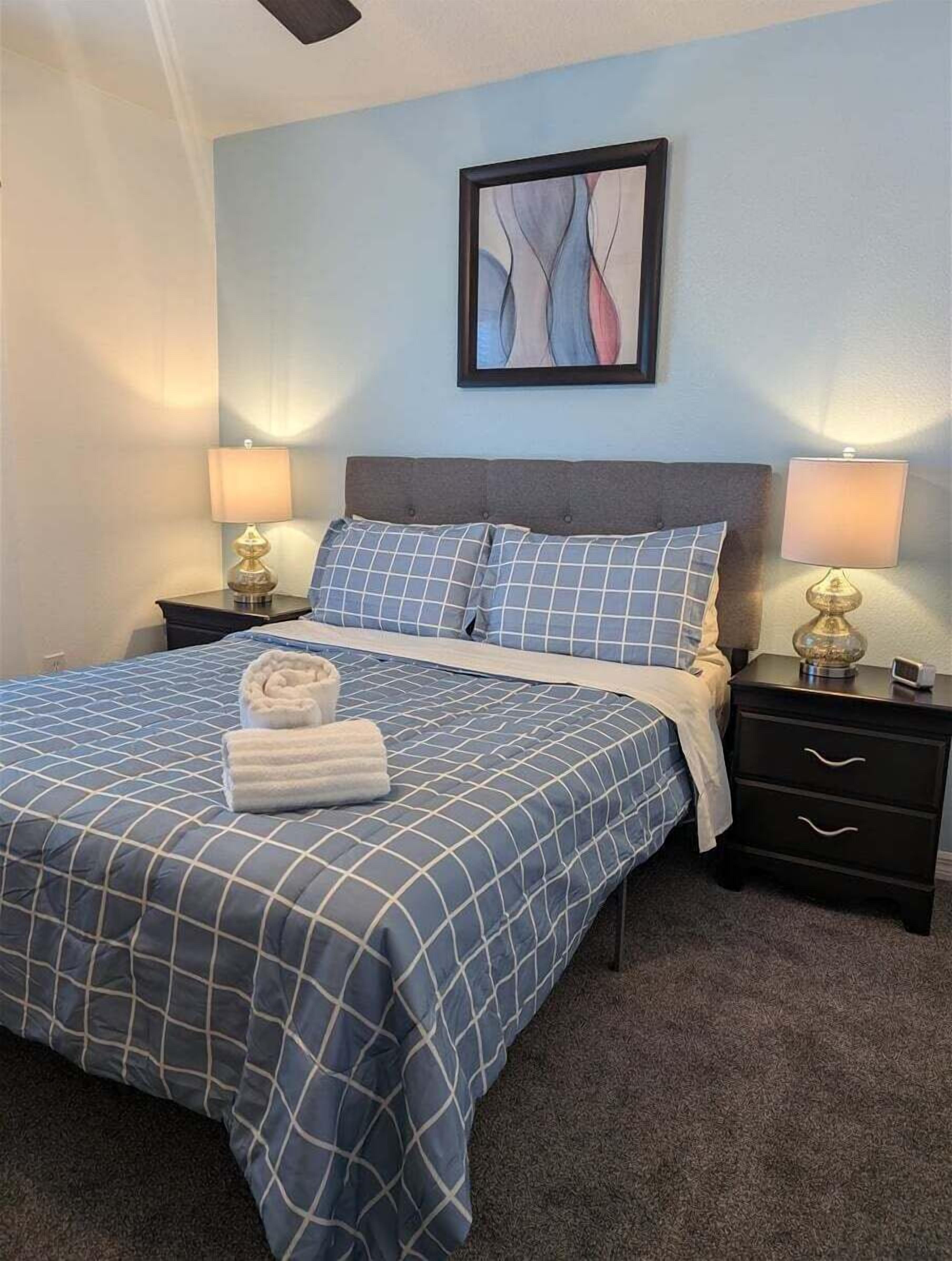 5 habitaciones, tabla de planchar con plancha y wifi gratis 