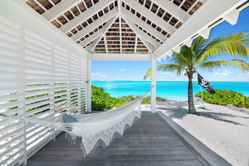 Ba Roos Beach House/Iconic Tar Bay Estate with 350’ of Direct Beachfront