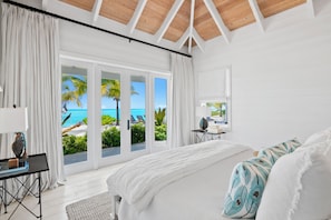 4 makuuhuonetta, tallelokero huoneessa, silitysrauta/-lauta