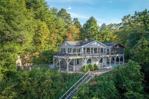 Exterior - Breathtaking Lake & Mountain Views & Private Dock. Enjoyable Year Round! (Nebo)