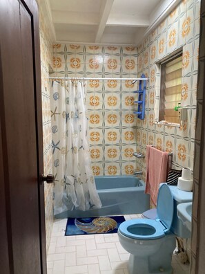 Kombination af bruser/badekar, Sæbe, Toiletpapir