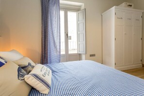 1 slaapkamer, een strijkplank/strijkijzer, gratis wifi, beddengoed