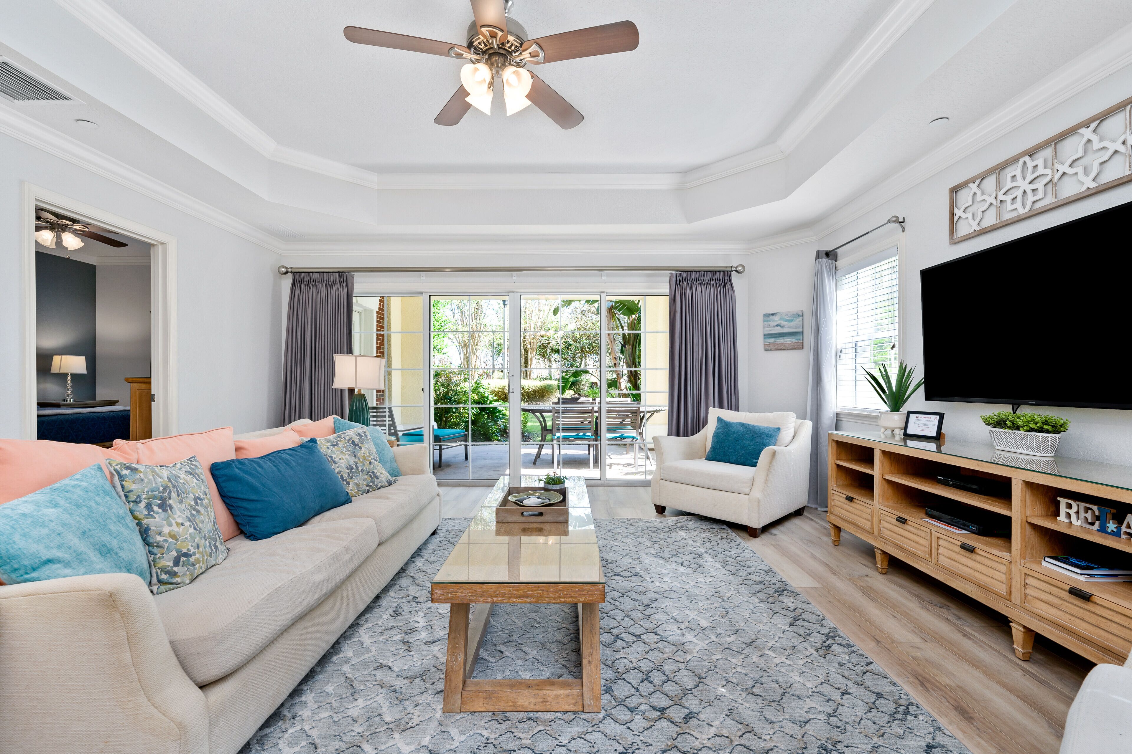 Private Luxury Condo in gated resort community, 6 miles from Disney!
