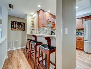 Condo (1 Bedroom) | Property amenity