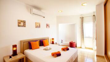 5 soveværelser, pengeskab på værelset, strygejern/strygebræt