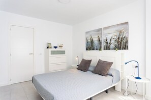2 habitaciones, tabla de planchar con plancha, cuna de viaje y wifi 