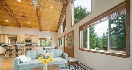 Welcome to Lemon Lodge! Relax and unwind in this private and secluded cabin.