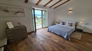 6 bedrooms, iron/ironing board, free WiFi, bed sheets