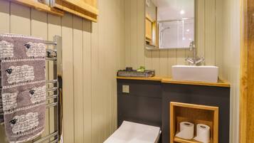 Cottage | Bathroom | Shower