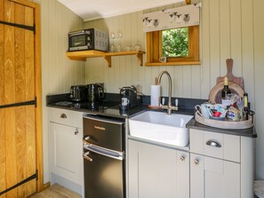 Casa de campo | Cozinha privada | Geladeira, chaleira elétrica, torradeira