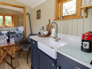 Cottage | Interior - Llethr - Shepherds Hut (Llanbedr)