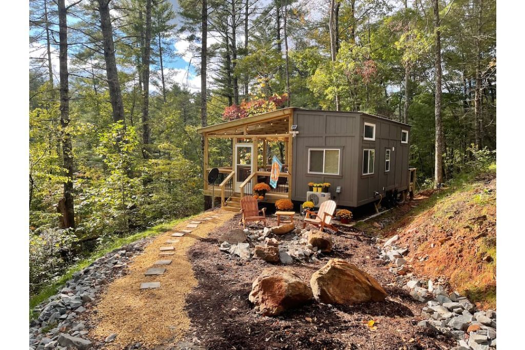 Tinyhome above waterfall, lake access 