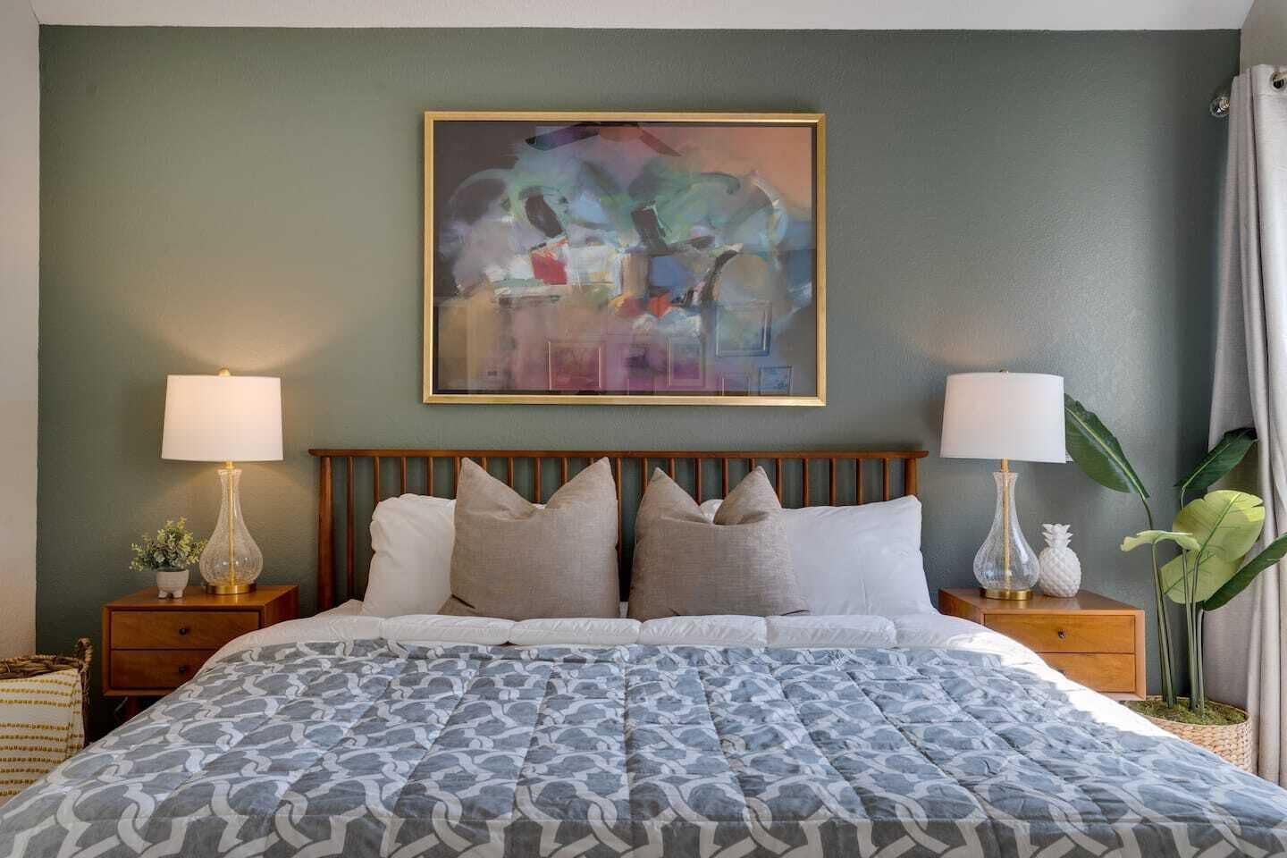 ROOMD | Retro Vintage Vibe | King Bed | 3BD 2.5BA