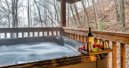 !Great Location! Hot Tub + Private + Log Cabin + Easy Access