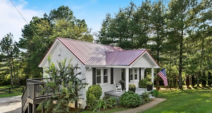 Newly Renovated Charming Little Leiper's Cottage