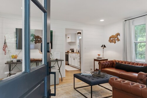 Newly Renovated Charming Little Leiper's Cottage
