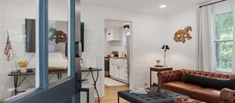 Newly Renovated Charming Little Leiper's Cottage