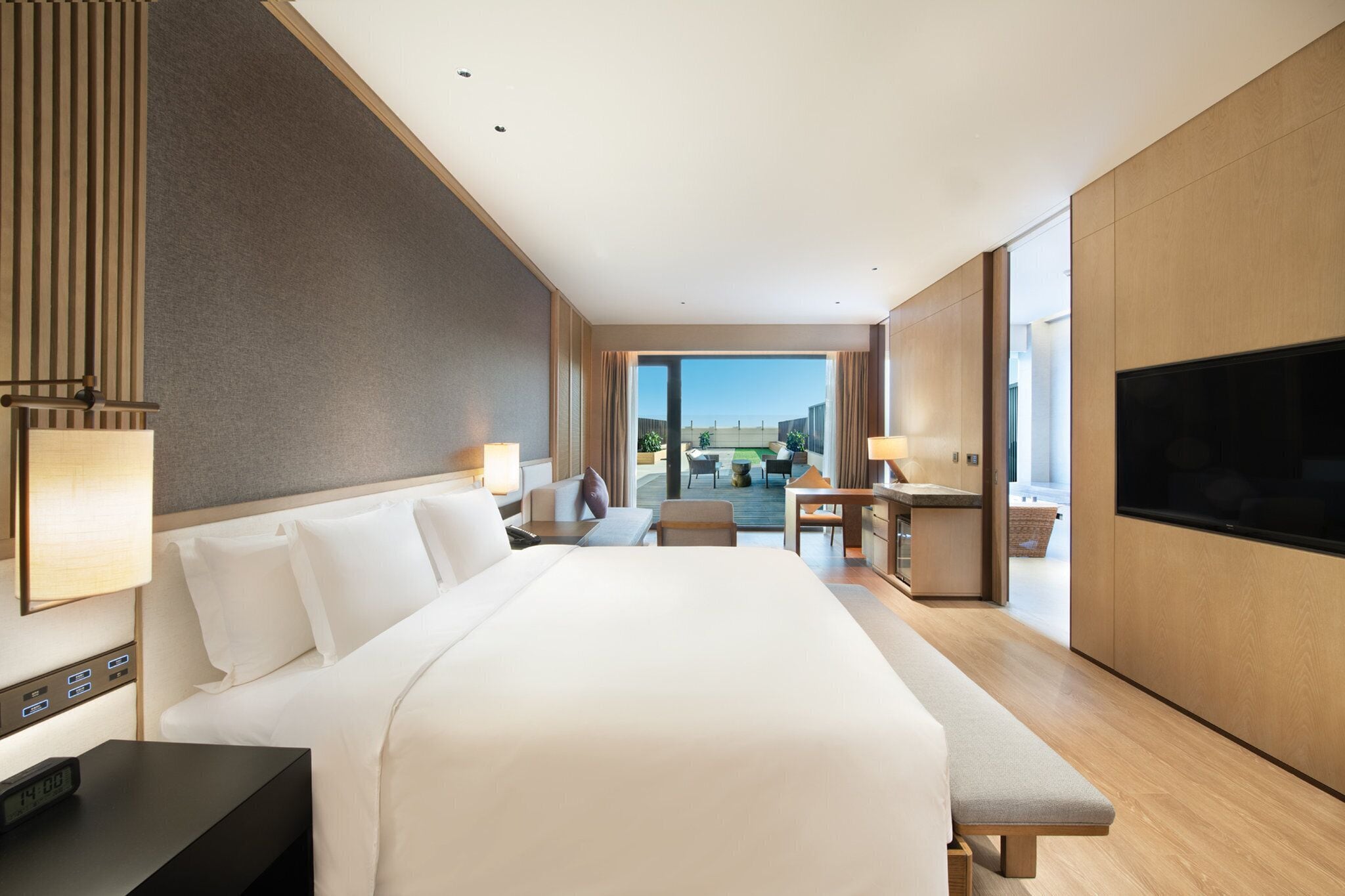 豪华双床温泉房 | 特色装修、特色家居、办公桌、笔记本电脑工作区