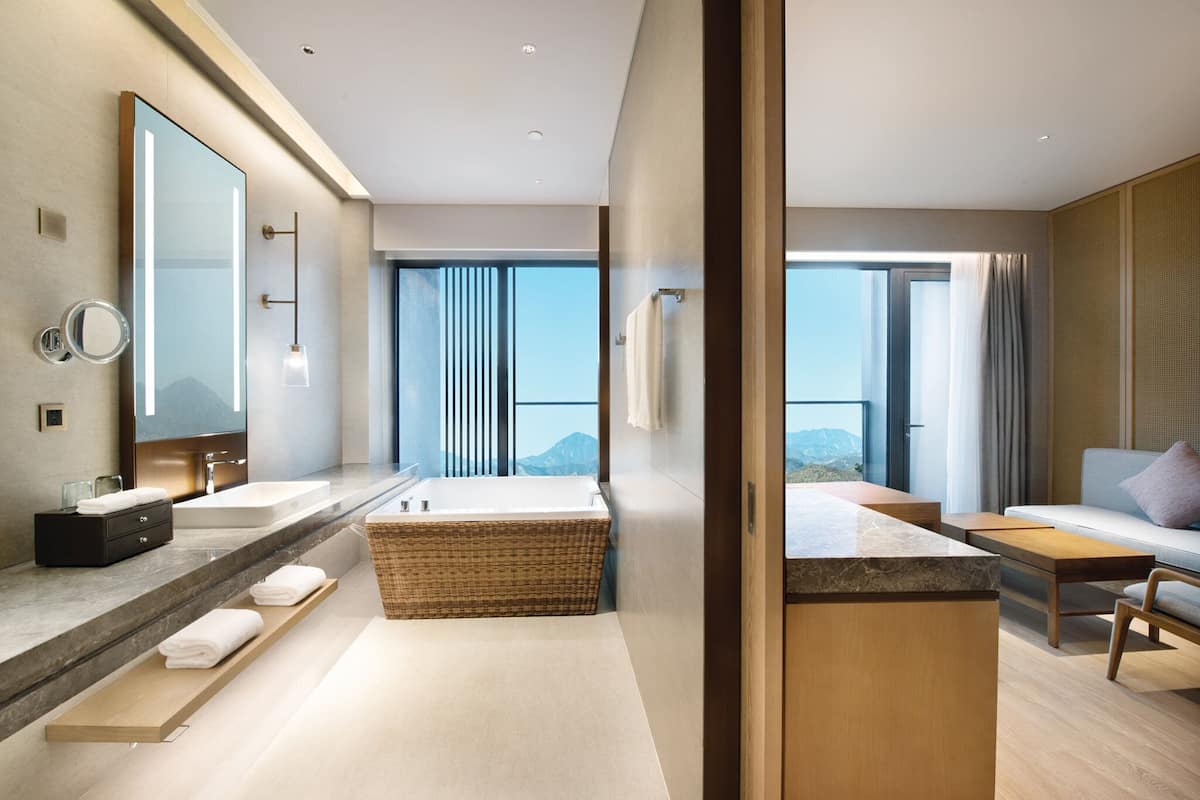 Habitación Premium, 1 cama King size (Hotspring) | Decoración personalizada, muebles diferentes y escritorio