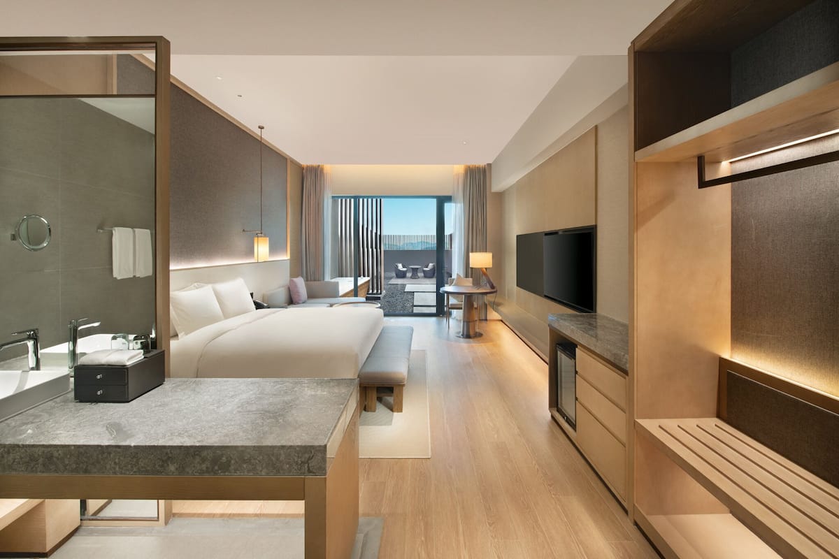 1 King Bed Standard Hotspring Yard | 1 bedroom, soundproofing, free WiFi, bed sheets