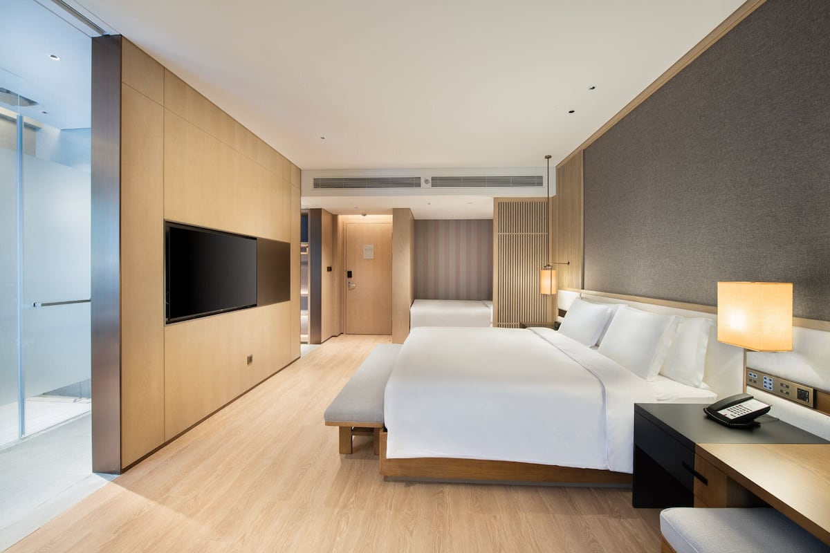 2 Twin Beds Kids Room Hotspring | Individually decorated, individually furnished, desk, laptop workspace