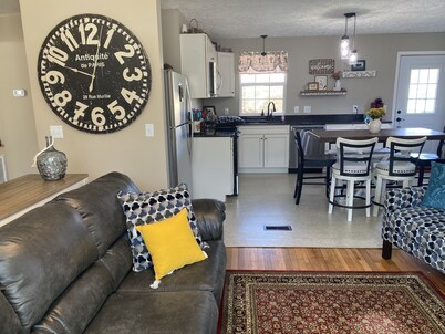 Bays Mountain Getaway Cottage 